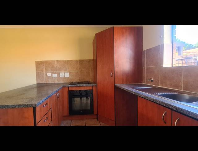 2 BEDROOM TOWNHOUSE RENTED IN HALFWAY GARDENS